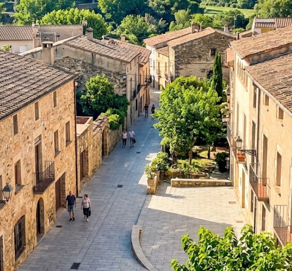 Vistas del centro histórico, el patrimonio arquitectónico y el entorno natural de Abrera